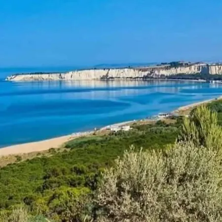 La Dama Bianca Bovo Marina مونتاليغرو