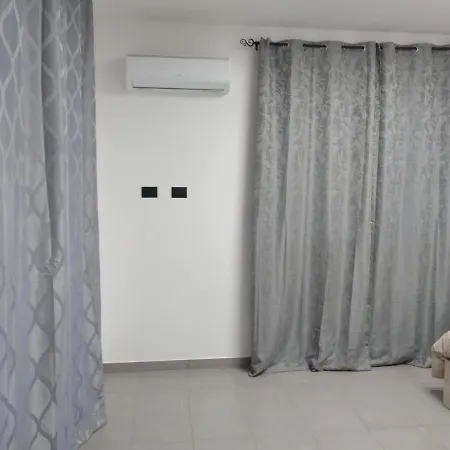 La Dama Bianca Bovo Marina بيت ضيافة مونتاليغرو