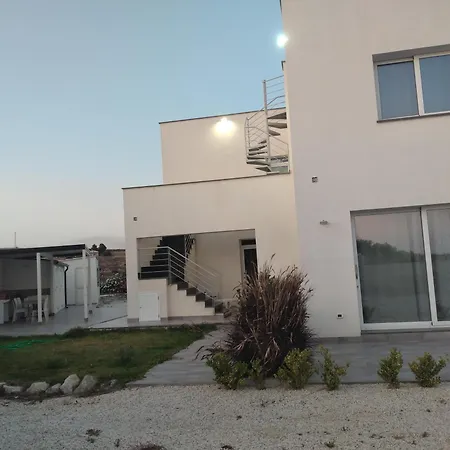 La Dama Bianca Bovo Marina Gasthuis Montallegro