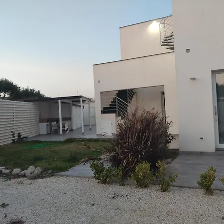 بيت ضيافة La Dama Bianca Bovo Marina مونتاليغرو