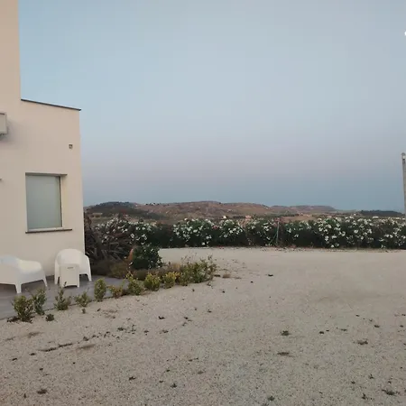 La Dama Bianca Bovo Marina بيت ضيافة مونتاليغرو